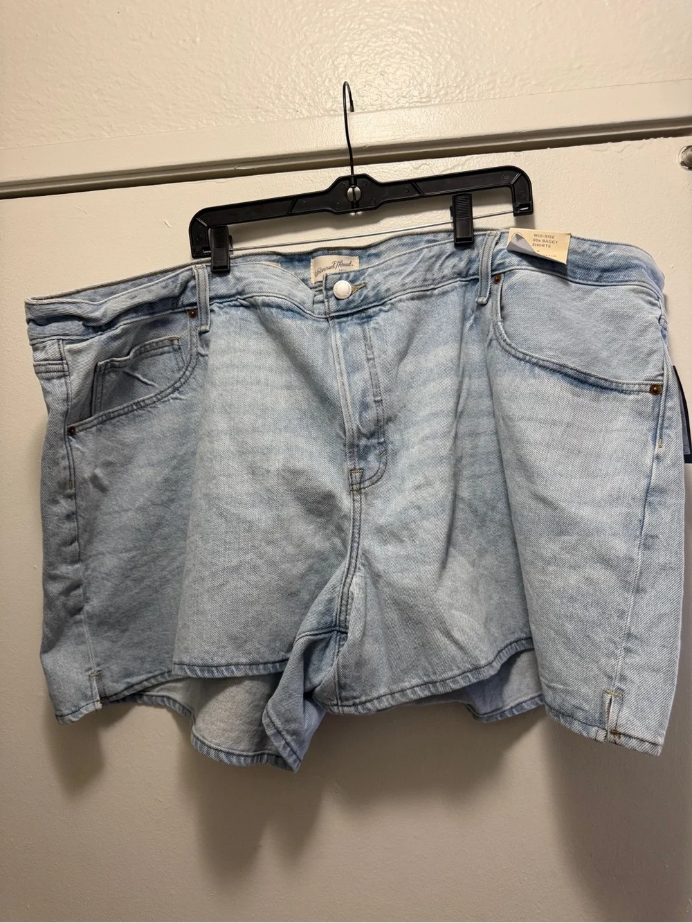 🌟 NWT Universal Thread Mid Rise 90s Baggy Denim Shorts Size 28 Light Wash 🌟